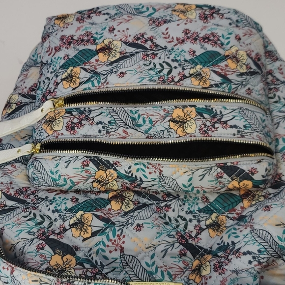 Beautiful floral Steve Madden quilted backpack 🌸 - Picture 10 of 11